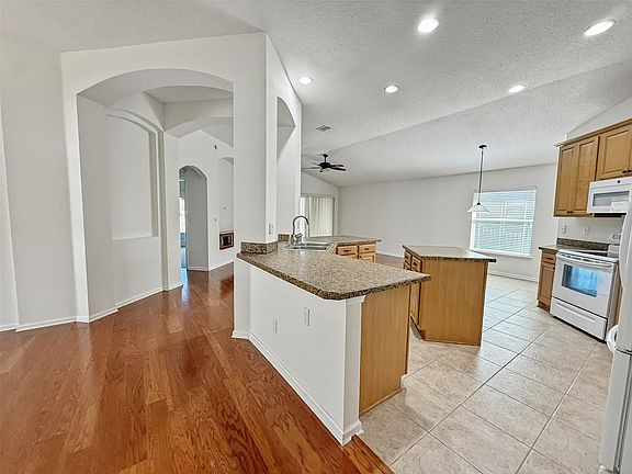 5th image of 13431 Devan Lee Dr E