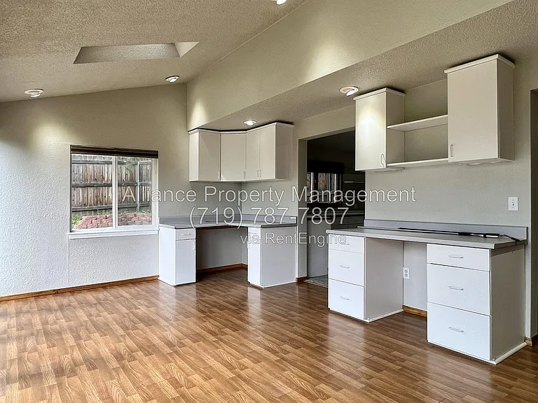 6318 Galway Dr — Photo 43