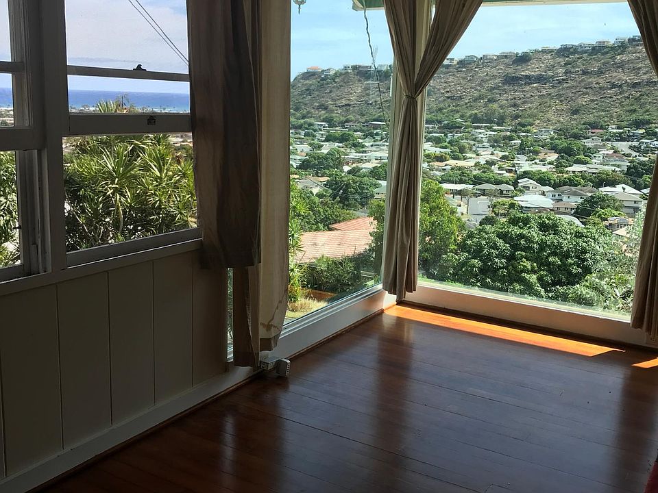 living room w/extra large windows to enjoy view