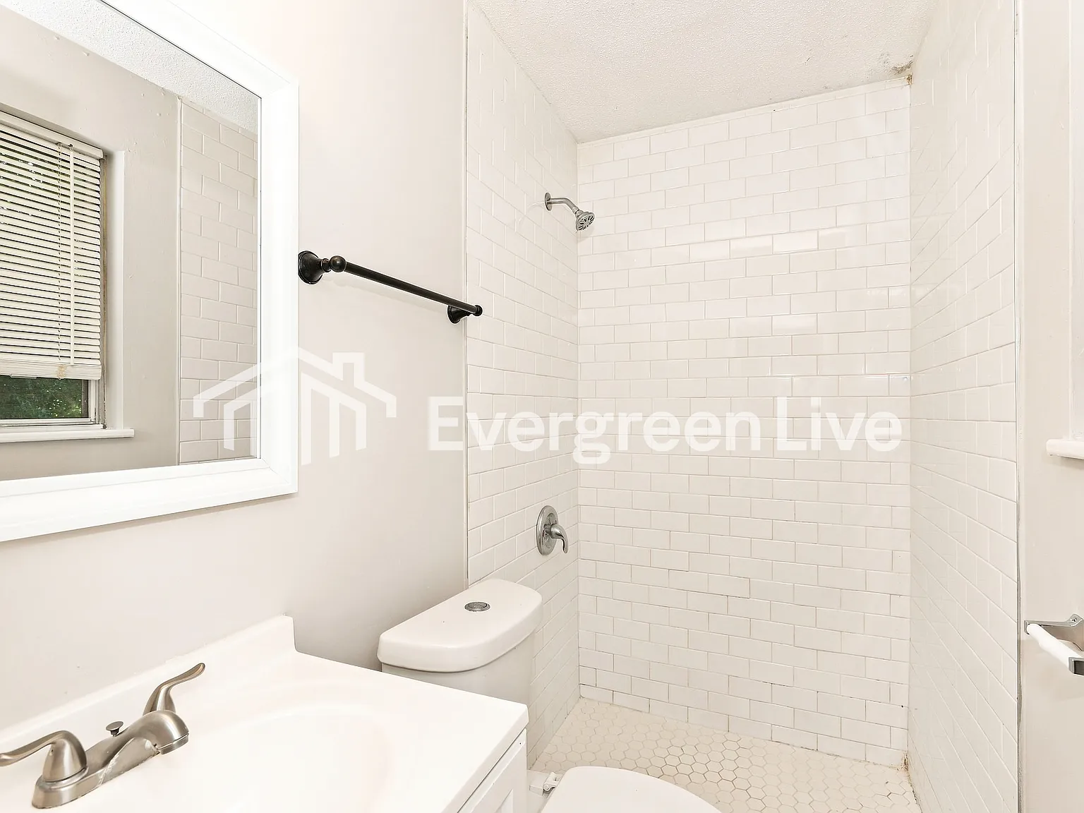 3 bed, 2.0 bath, 1430 sqft, $1,445 — Photo 3