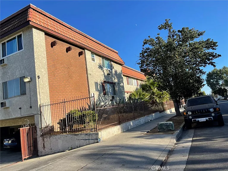 8800 Cedros Ave #111 — Photo 20