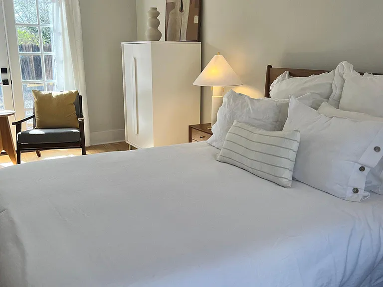Lots of light via four double doors in the bedroom.