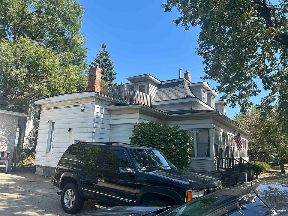 2nd image of 528 Smith St