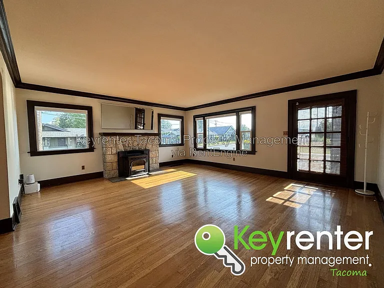 3739 Fawcett Ave — Photo 2