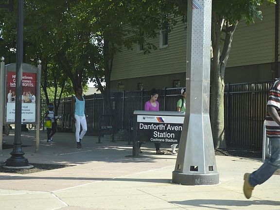 5th image of 239 Danforth Ave APT 38