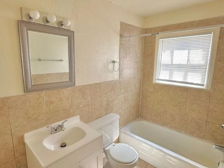 422 W Green Ave — Photo 7