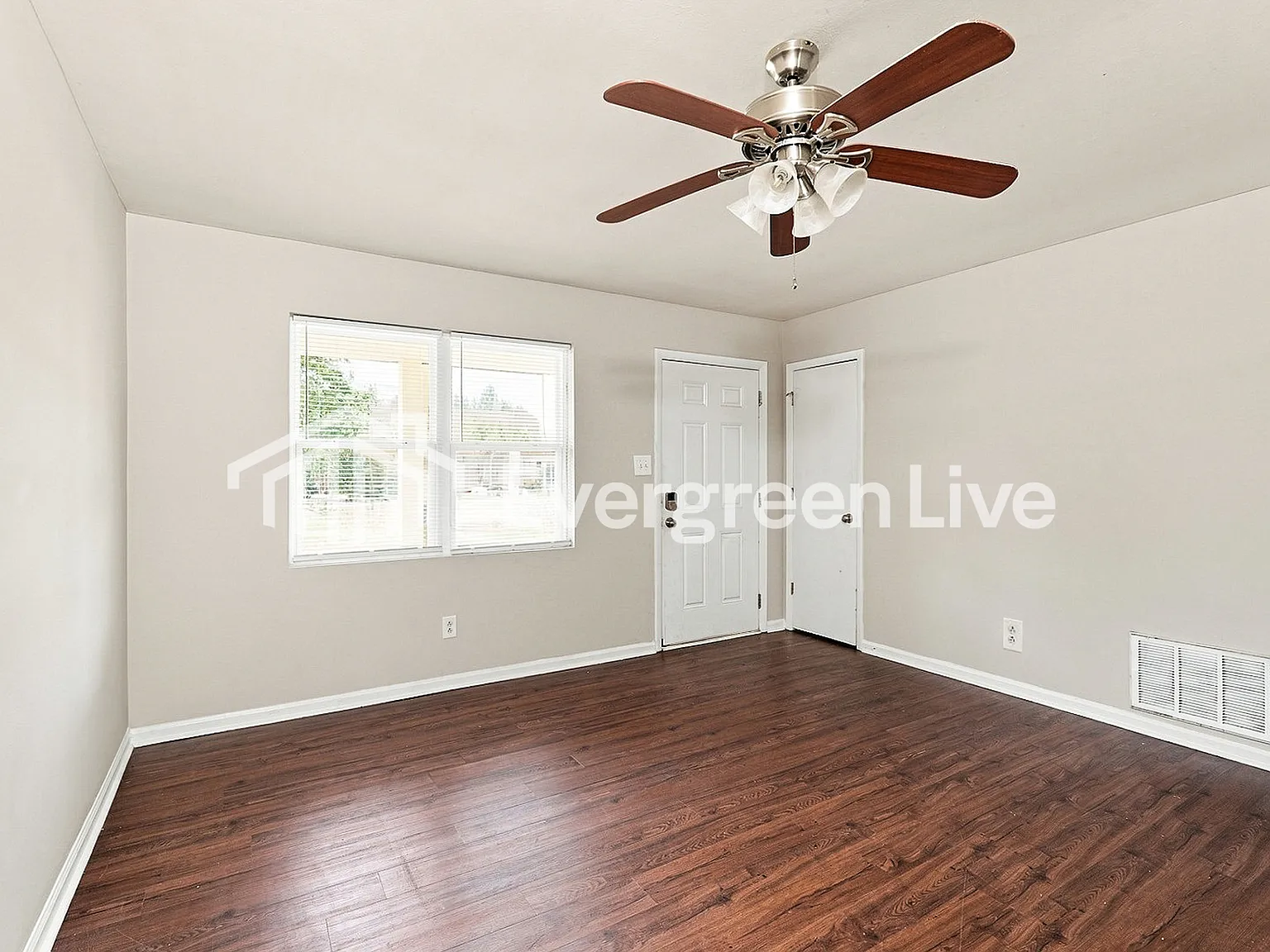 3 bed, 2.0 bath, 1300 sqft, $1,245 — Photo 4