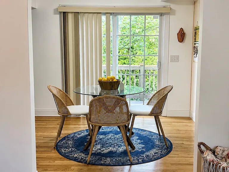 Kitchen - eat in area