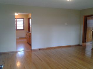 105 Pine Ct, Crystal Lake, IL 60014