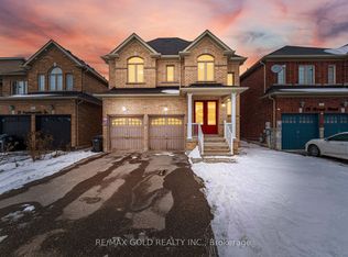 27 Drummondville Dr, Brampton, ON L6P 3S5