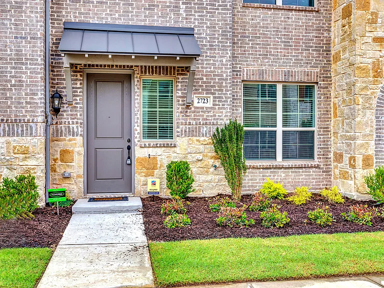 2723 Vista Park Ln — Photo 4