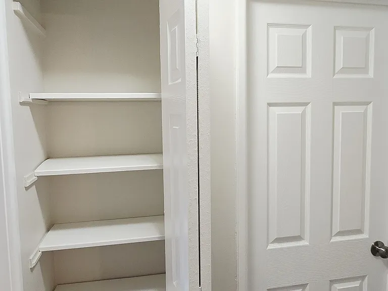 11011 - 13 South Lloyd Drive - #9 — Photo 11