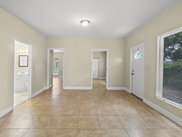 3721 Henry Ave — Photo 10