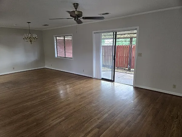 1041 Heritage Dr — Photo 1