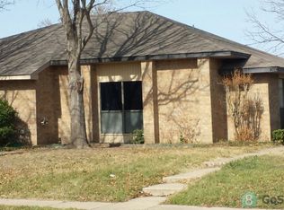 3053 Gregory Ln, Grand Prairie, TX 75052