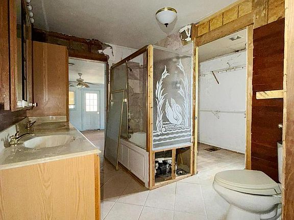 30th image of 1709 Emerson Ave