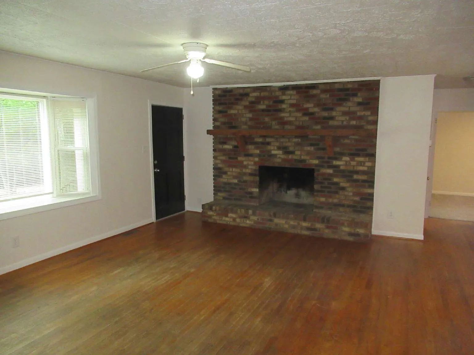 3 bed, 2.0 bath, 1505 sqft, $1,750 — Photo 3