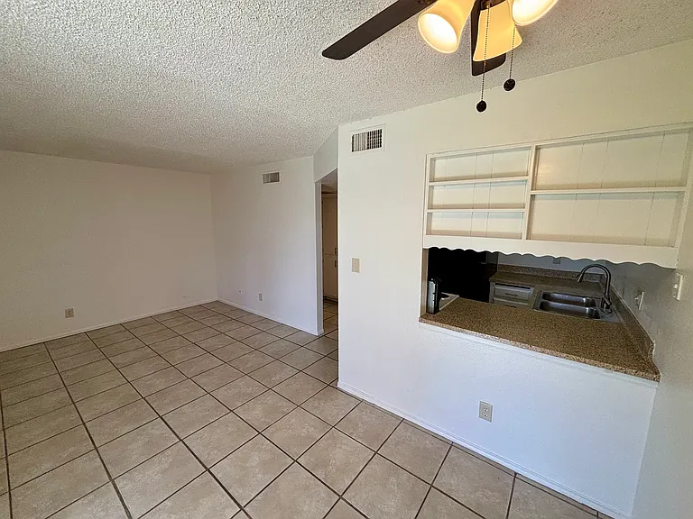 1941 W Morten Ave — Photo 14