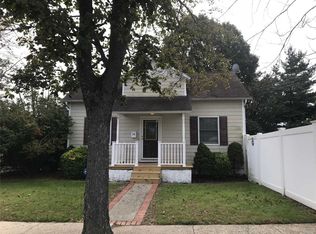 94 Nassau St, Islip Terrace, NY 11752
