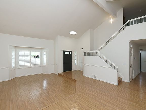 4th image of 711 Oak Burl Ln