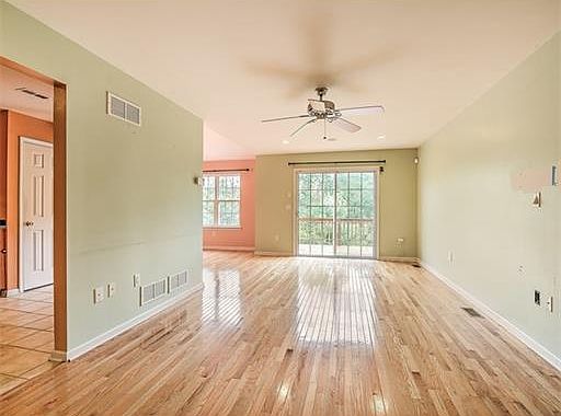 5th image of 32 Hanna Ln #274