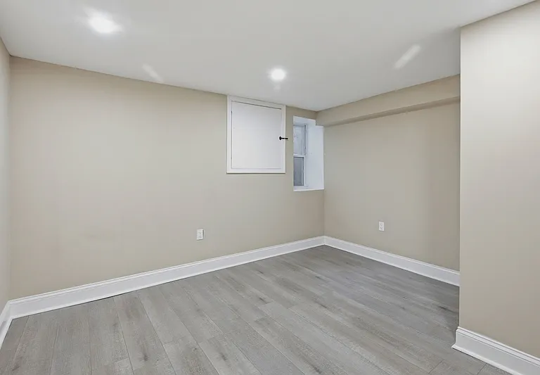 2728 E Chase St — Photo 14