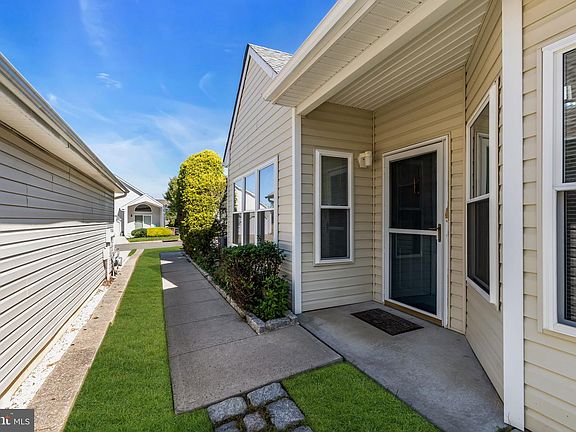 3rd image of 4 Woodburn Rd