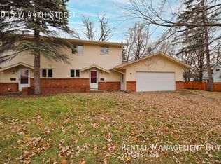 5015 W 44th St, Edina, MN 55436