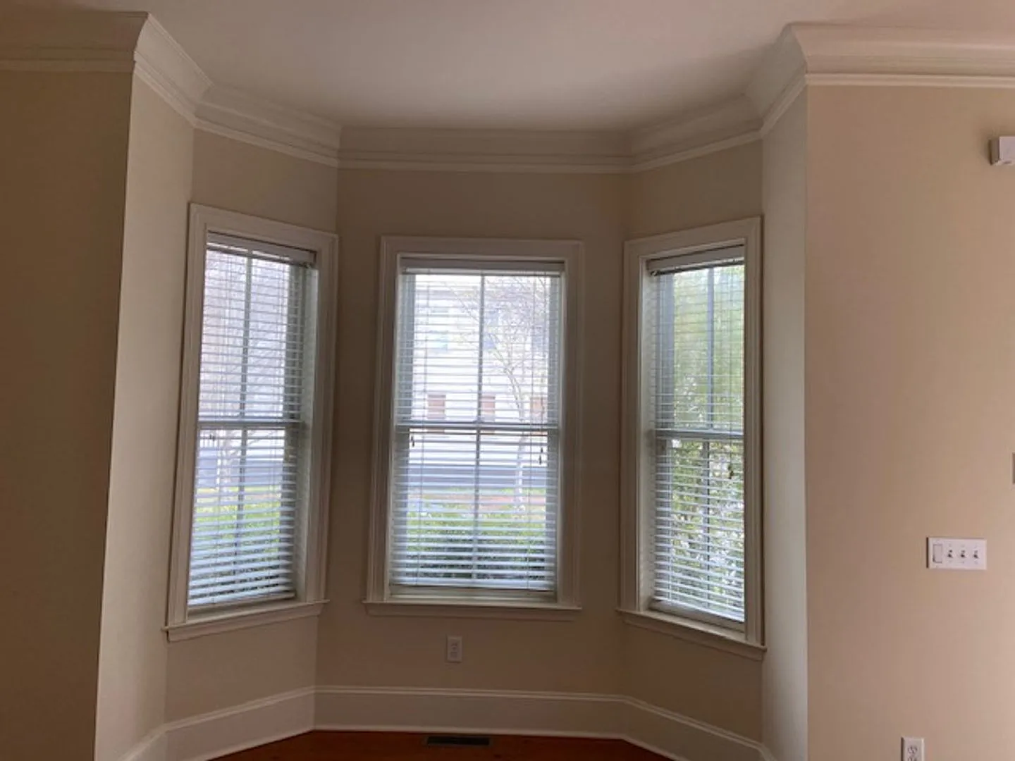 Luxury Townhome in the Heart of Downtown with Private Parking — Photo 4
