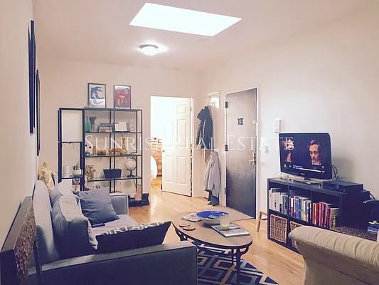 Rented by Sunrise Real Estate | media 22