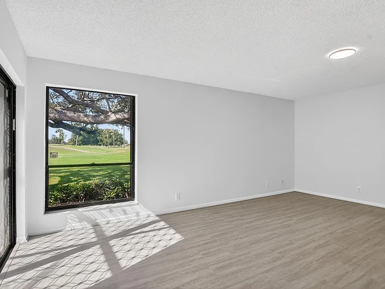 661 Hollows Cir — Photo 31