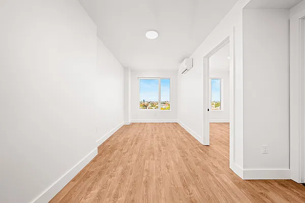 Living room, photo 1
