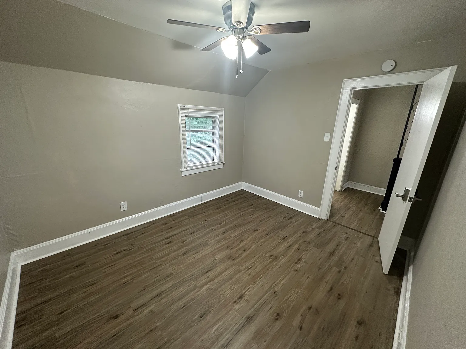 2 bed, 1.5 bath, 1050 sqft, $866 — Photo 4