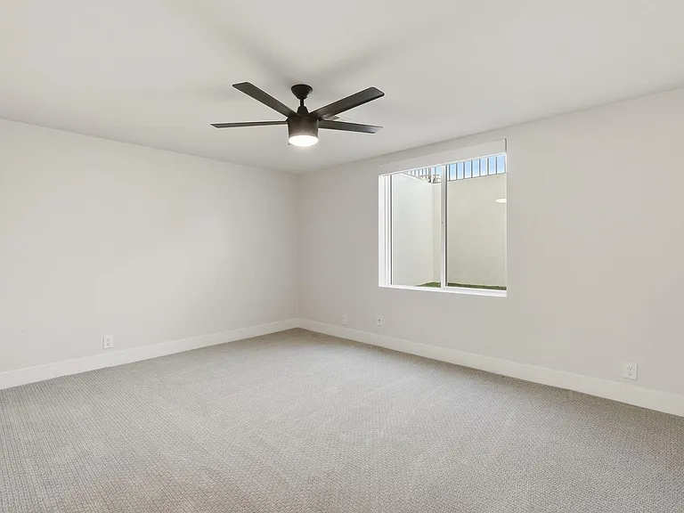 5623 E Claire Dr — Photo 37