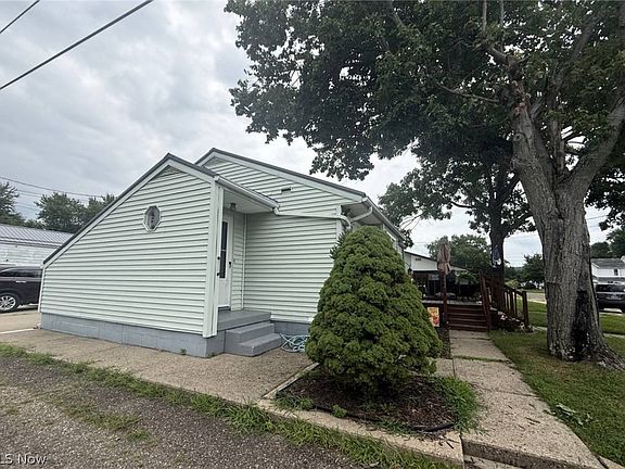 3rd image of 440 Center St