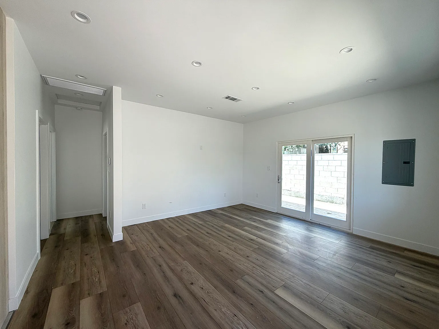 2 bed, 800 sqft, $2,895 — Photo 2