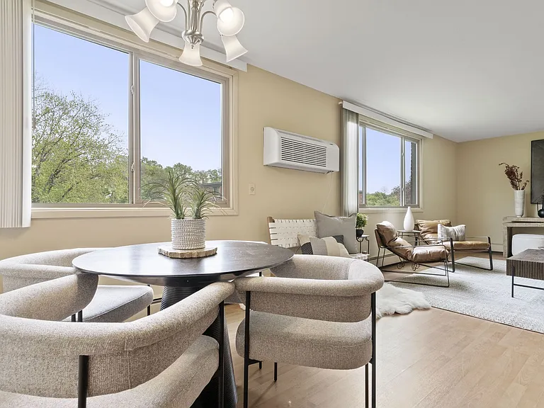 West End Apartments — Photo 11