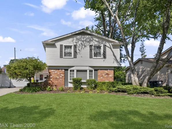 15785 Edgewood St, Livonia, MI 48154