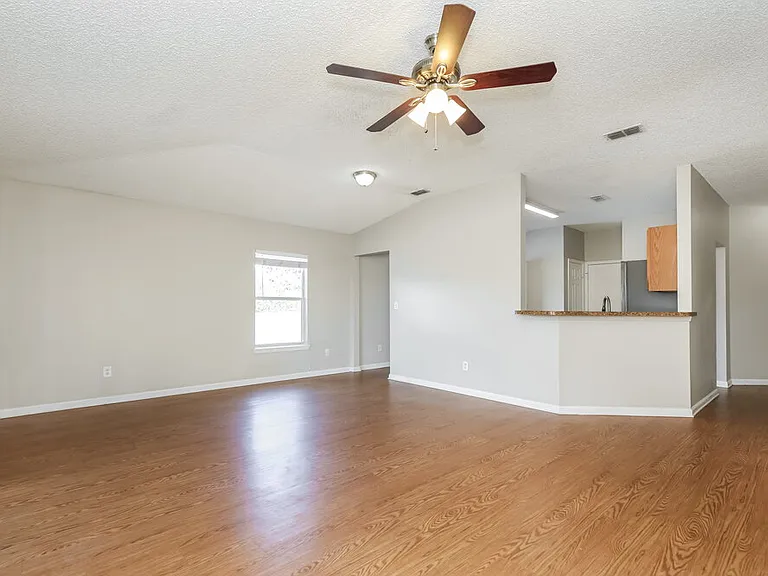 7533 International Village Dr — Photo 5