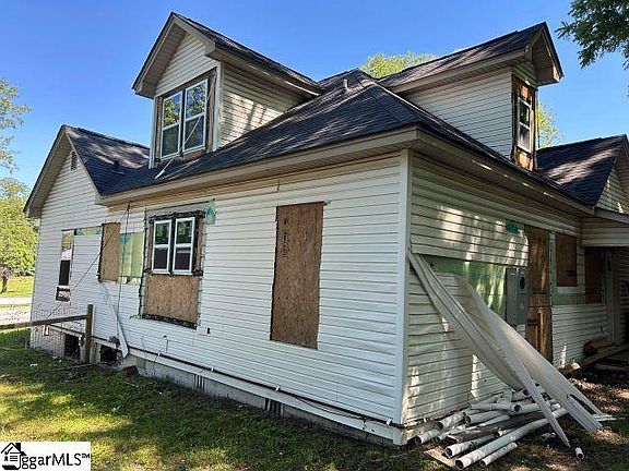 3rd image of 922 N Logan St