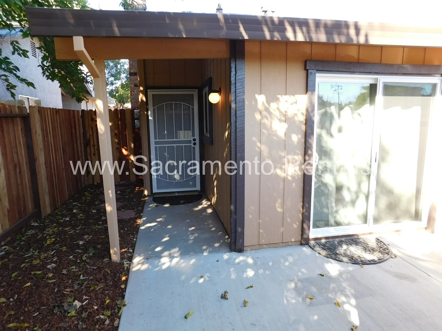 Spacious 3bd/2ba North Highlands Duplex with Garage — Photo 3
