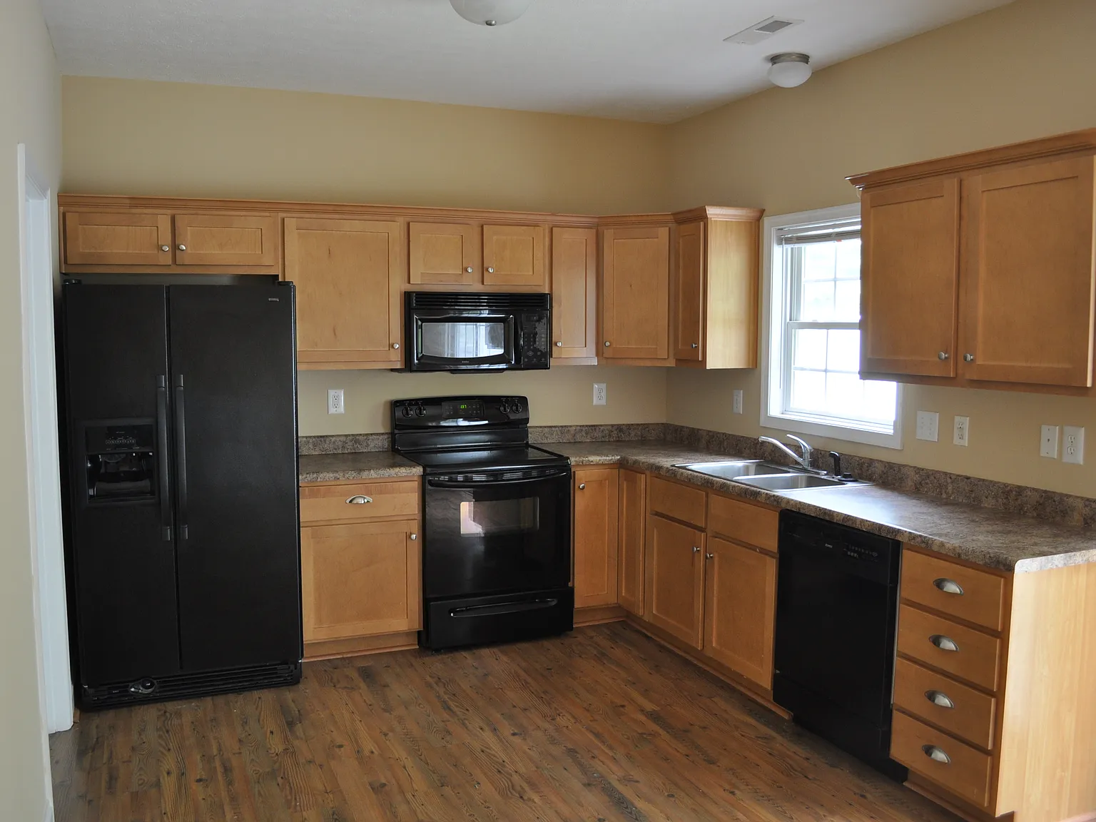 2 bed, 2.5 bath, 1442 sqft, $1,550 — Photo 1