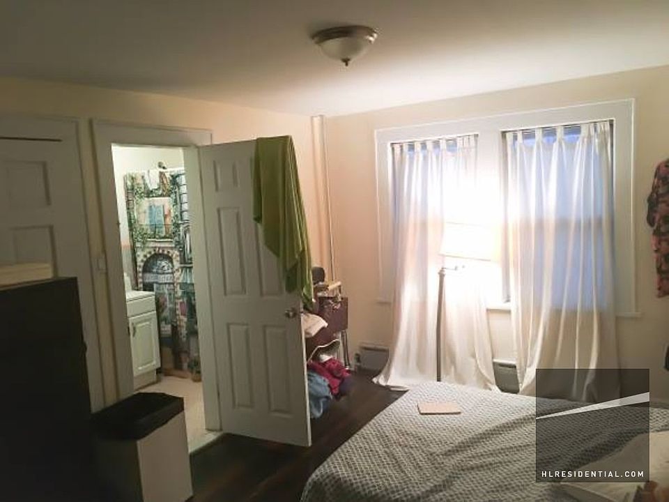 2nd image of 2122 29th St APT 2