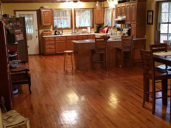 Stunning Vaulted Ceiling and Wood Flooring