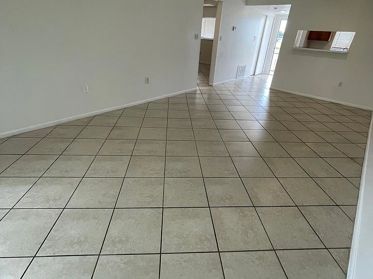 809 W Lancaster Rd #I113 — Photo 3