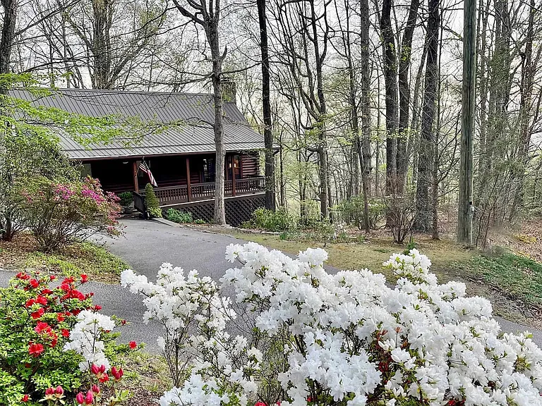 888 White Oak Mountain Rd — Photo 1
