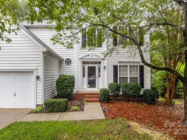 8704 Great Bear Ct, Charlotte, NC 28269