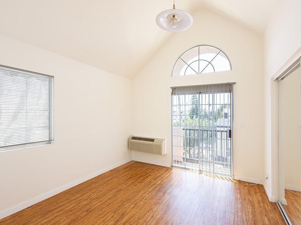 1st image of 14159 Gilmore St APT 1