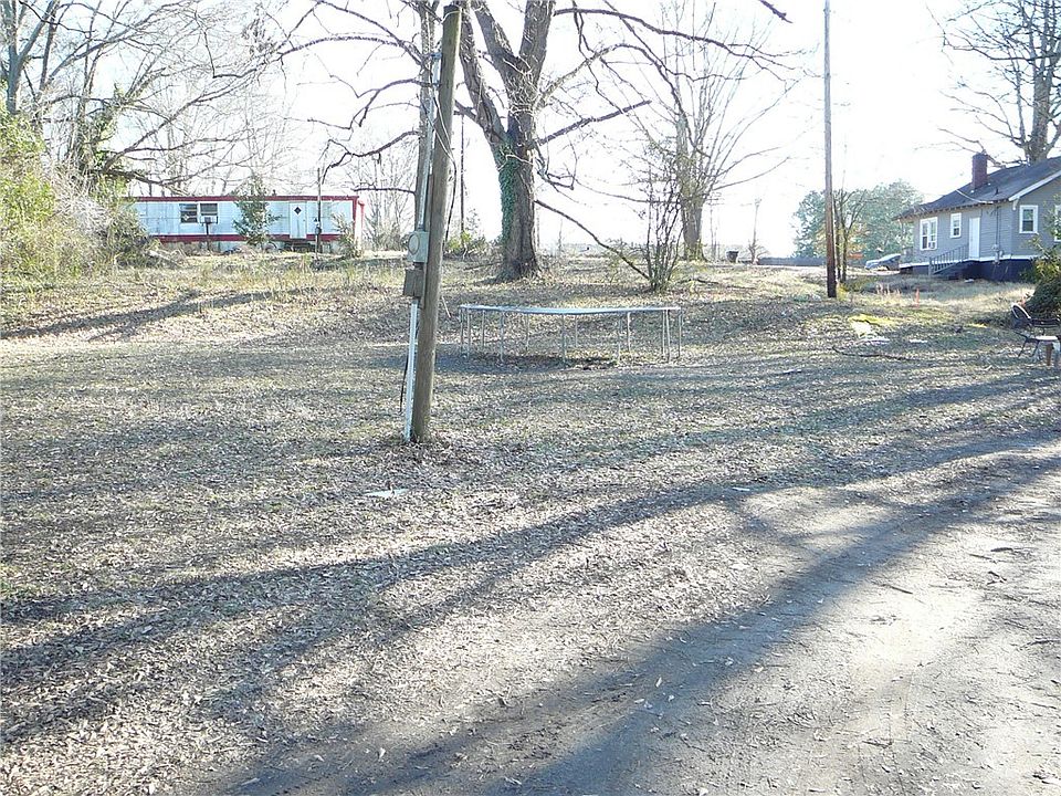 2nd image of W Hampton St