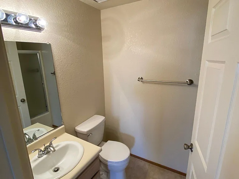 4319 Railroad Ave #8 — Photo 9